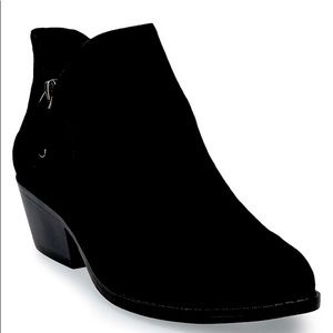 SO Size 9 angelfish bk ankle booties